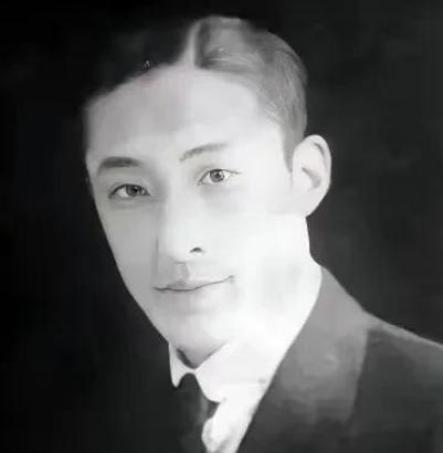 1945年，一个汉奸带着10亿法币、100多根金条投奔新四军，陈毅、张云逸当场愣