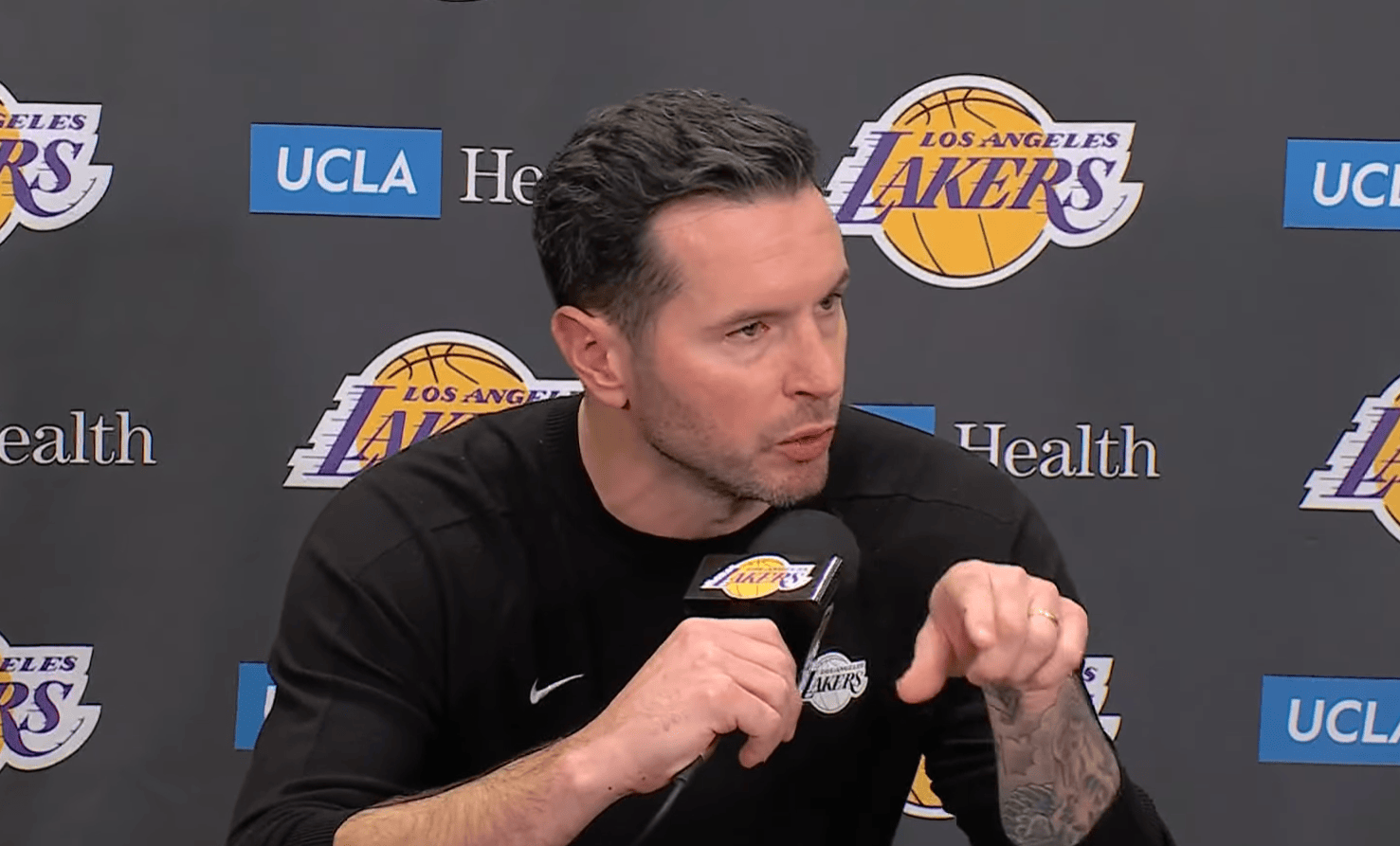 雷迪克: 我们队里有些人不愿意做出那个选择, 而是谁很清楚