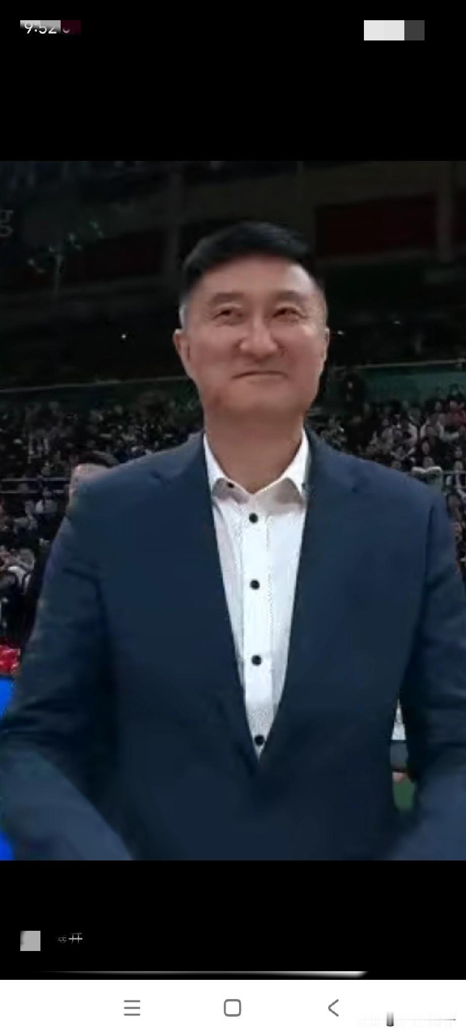 杜峰，广东宏远很有意思，自己有好好的球员，就是不好好用，昨天拿徐昕换来焦泊乔，今