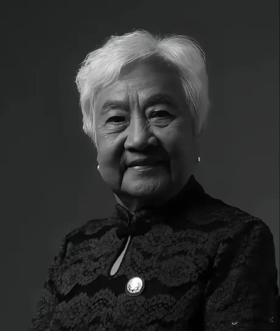 1977年，吴桂贤主动辞去职务，回到西北国棉厂，可就在回到陕西的当晚，得知姐妹们