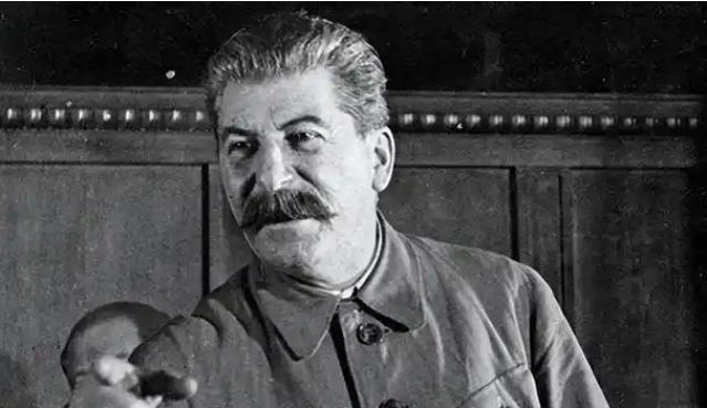 斯大林到底有多让人害怕？咱就这么说，世界上从来没有一个领袖，能像斯大林那样，对自