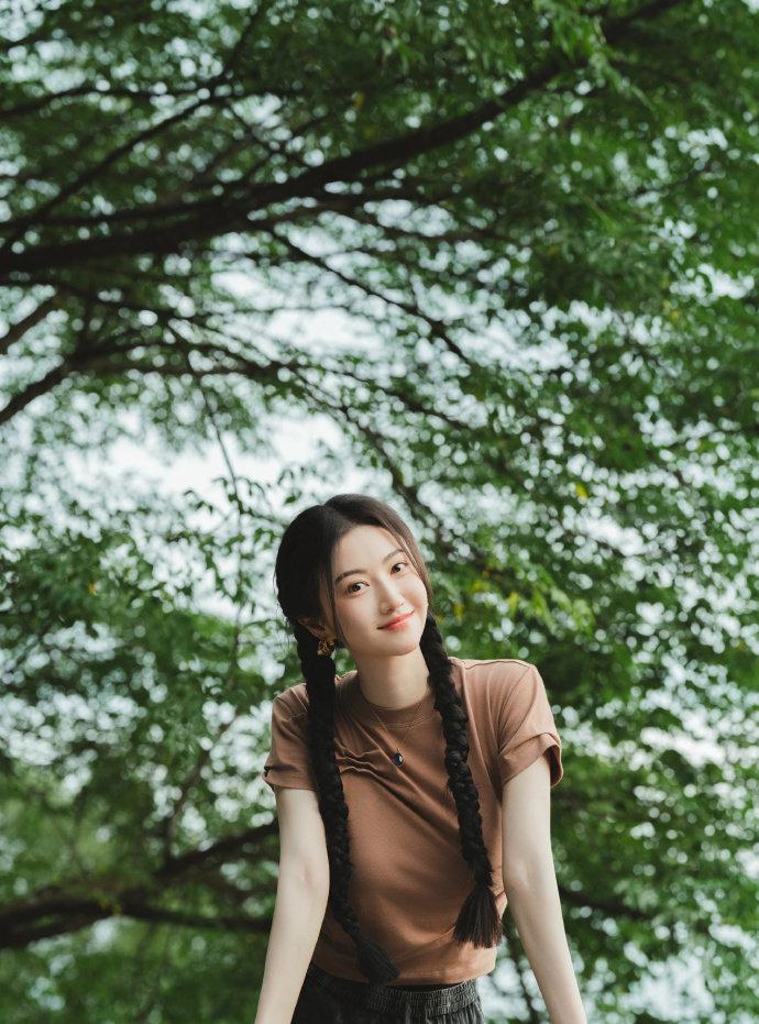 把生活中的点滴记录下来，变成最浪漫的瞬间！周五好～😘@景甜