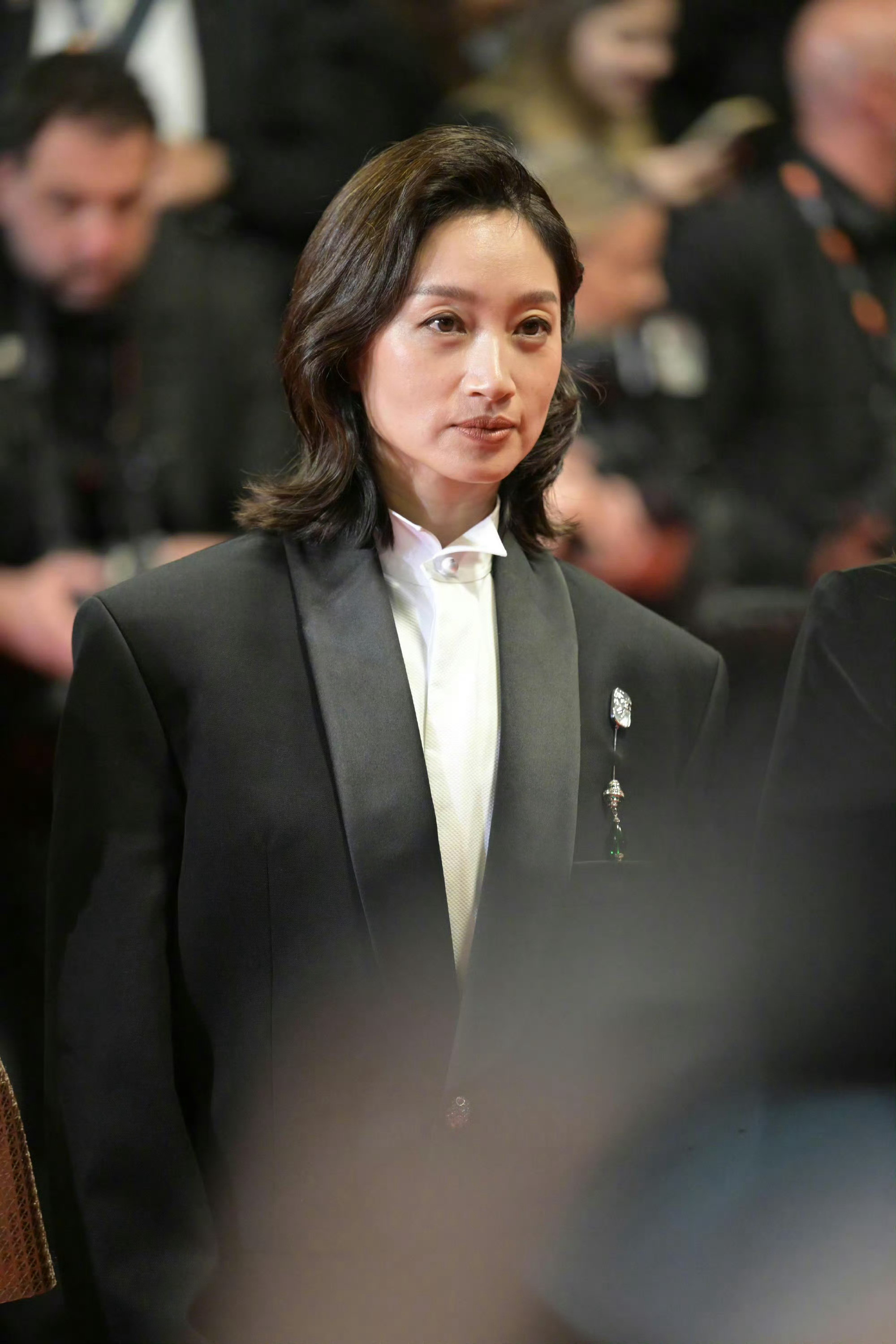Chanel不缺丑衣服，也不缺好衣服。近期的三位周迅，沈佳妮，窦靖童都穿了香的