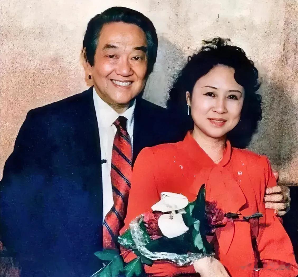2007年情人节那天，平鑫涛捧着99朵玫瑰走进书房。他抱着琼瑶说“我爱你一辈子”