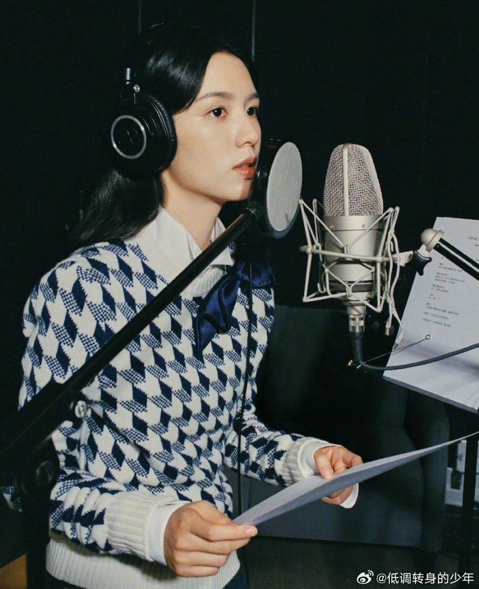 邓为、周也迪奥新春大片配音花絮图