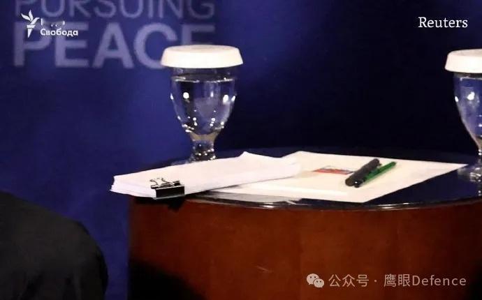 烽火问鼎计划路透社注意到，在特朗普和普京会晤时，普京身边放了一大堆文件，乌克兰
