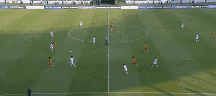 这就是抖音球王向余望吗？这身上穿的可是7号，半单刀是一点不会吗？连打一脚也不敢吗