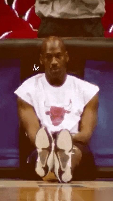 都说湖人捡了个烫手山芋，签了那个在太阳快被球迷骂到自闭的艾顿。一堆人喊着，完了