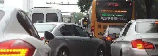 为什么很多司机对加塞这么寸土不让? 这么说吧，但凡在市区经常开车，驾龄超