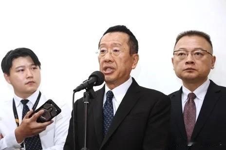 顾立雄：辽宁舰仍在菲律宾以东水域未通过巴士海峡中国航空母舰辽宁号编队，昨天