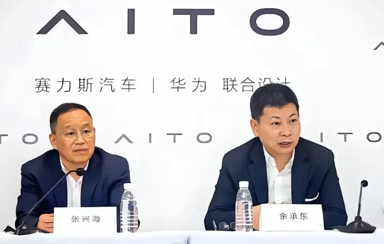 余承东虽然很牛。但是鸿蒙智行的车迭代太快了，一上就一窝蜂的新款，这样的问题导致没