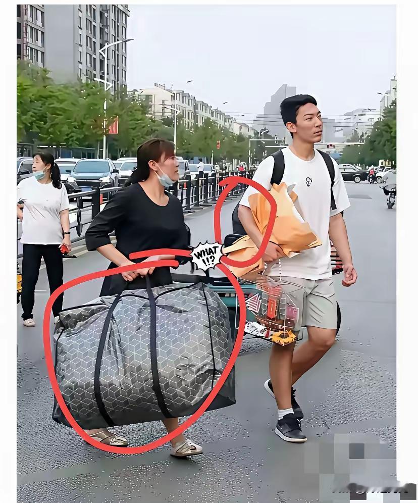 又是一年开学季今年我也要送我养了19年儿子去外地上学了这几天他很兴奋我很伤