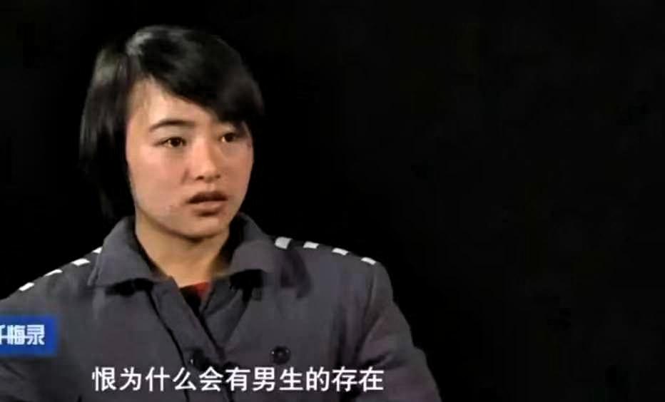 2011年11月6号深夜，贵州黔西县一个饭店宿舍，16岁的陈其艳抄起铁锤，砸死了