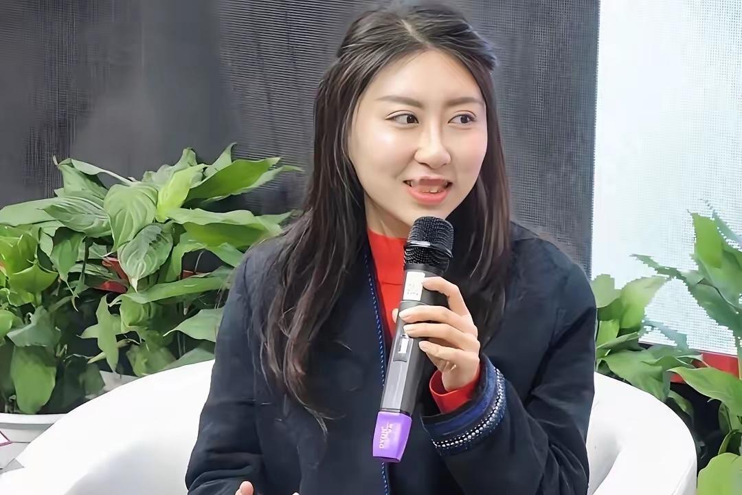 著名诗人贾浅浅209年的名人堂“年度十大诗人”2017年的陕西青年文学