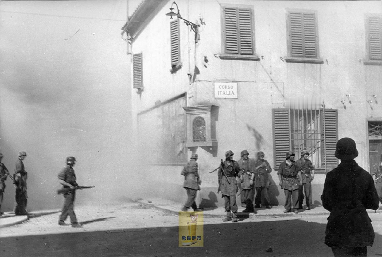 [呲牙笑]如果当年意大利中立，或者站在盟军一边，说不定德国人的军事压力还会小一些