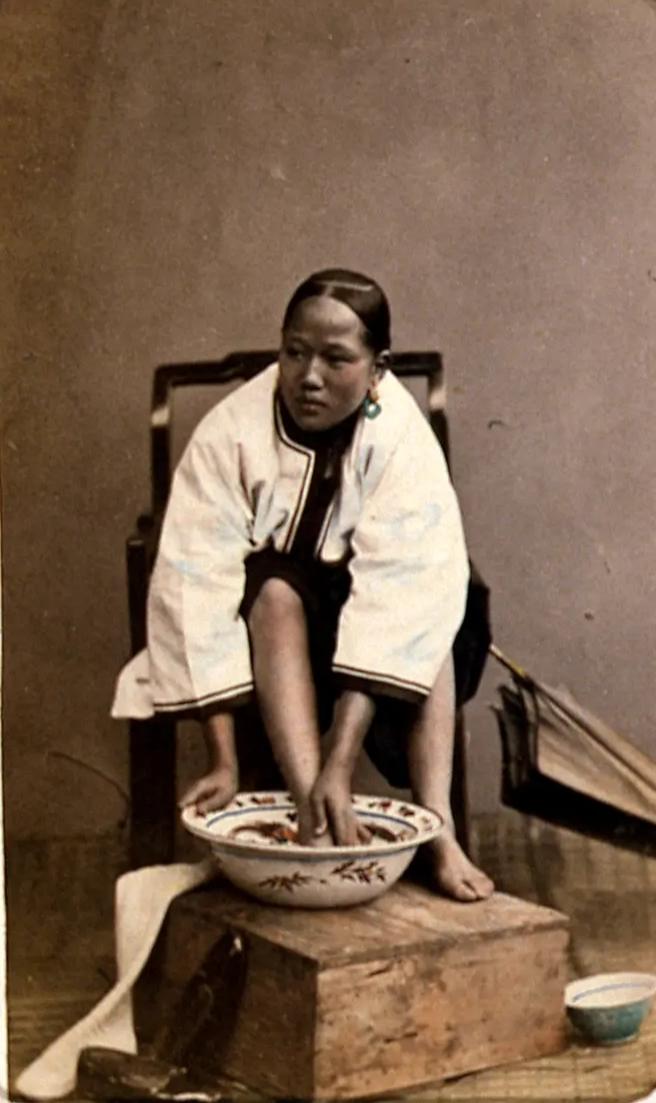 苏格兰摄影师约翰·汤姆逊镜头下的晚清，原照现收藏于美国国会图书馆。约翰·汤姆