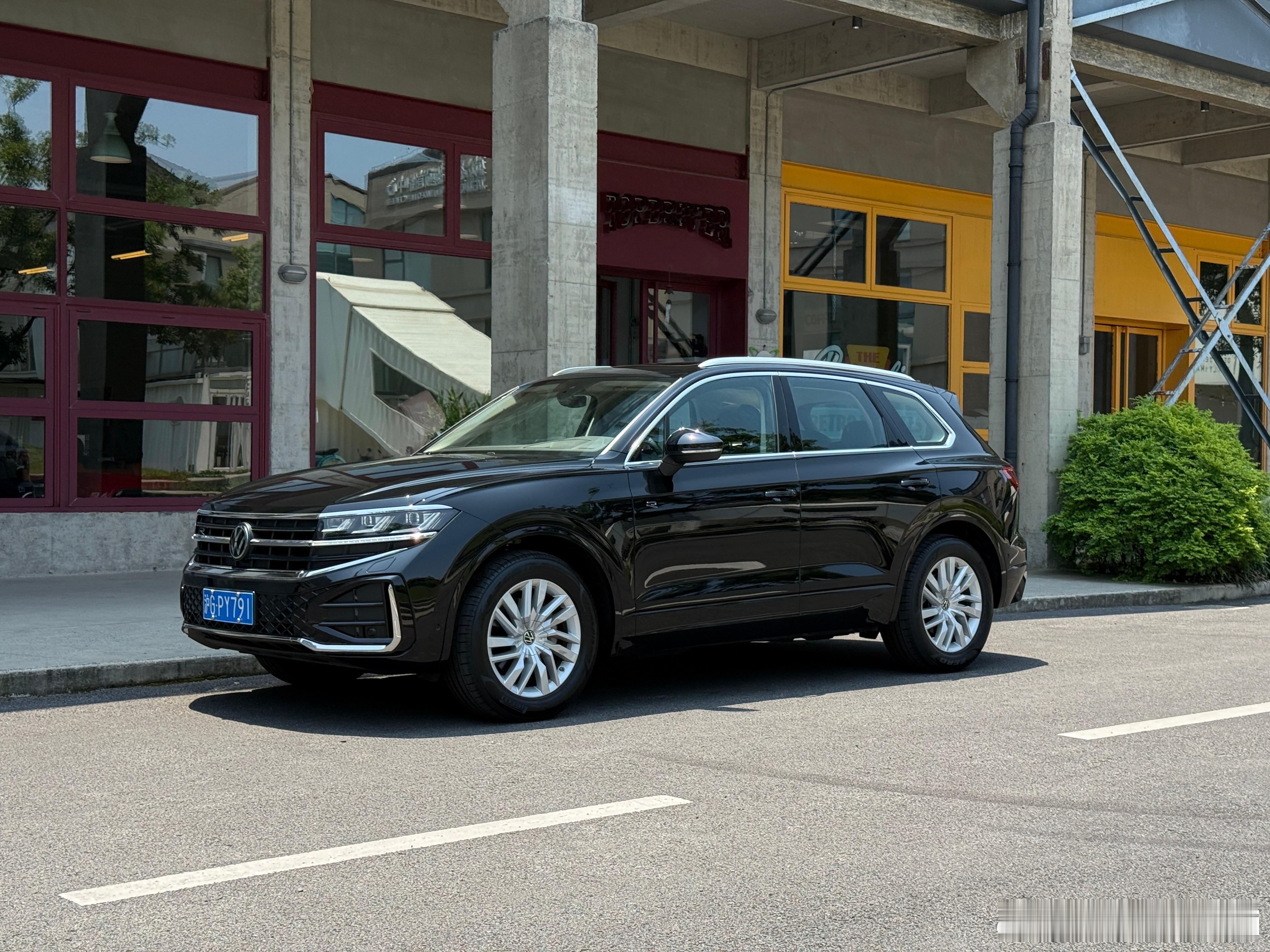 途锐真是那种每开一次就感叹一次“真好”的车。机械素质无敌，正常开可能觉得就是个挺