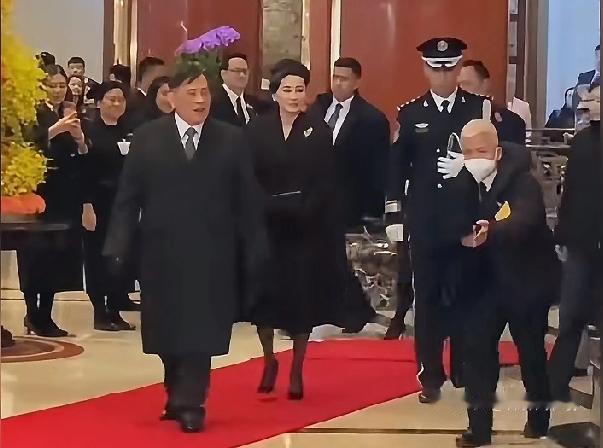 泰王夫妇结束5天访华行程搭专机返程，这场中泰建交50年来国王首次访华，堪称“高情