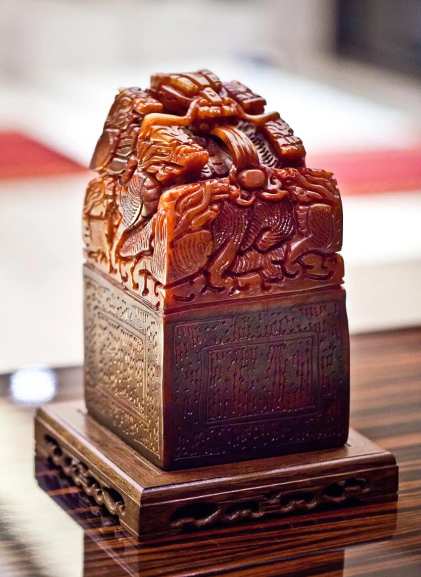 秦始皇打造的“传国玉玺”，历经2000多年风云变幻，它的下落在哪里？