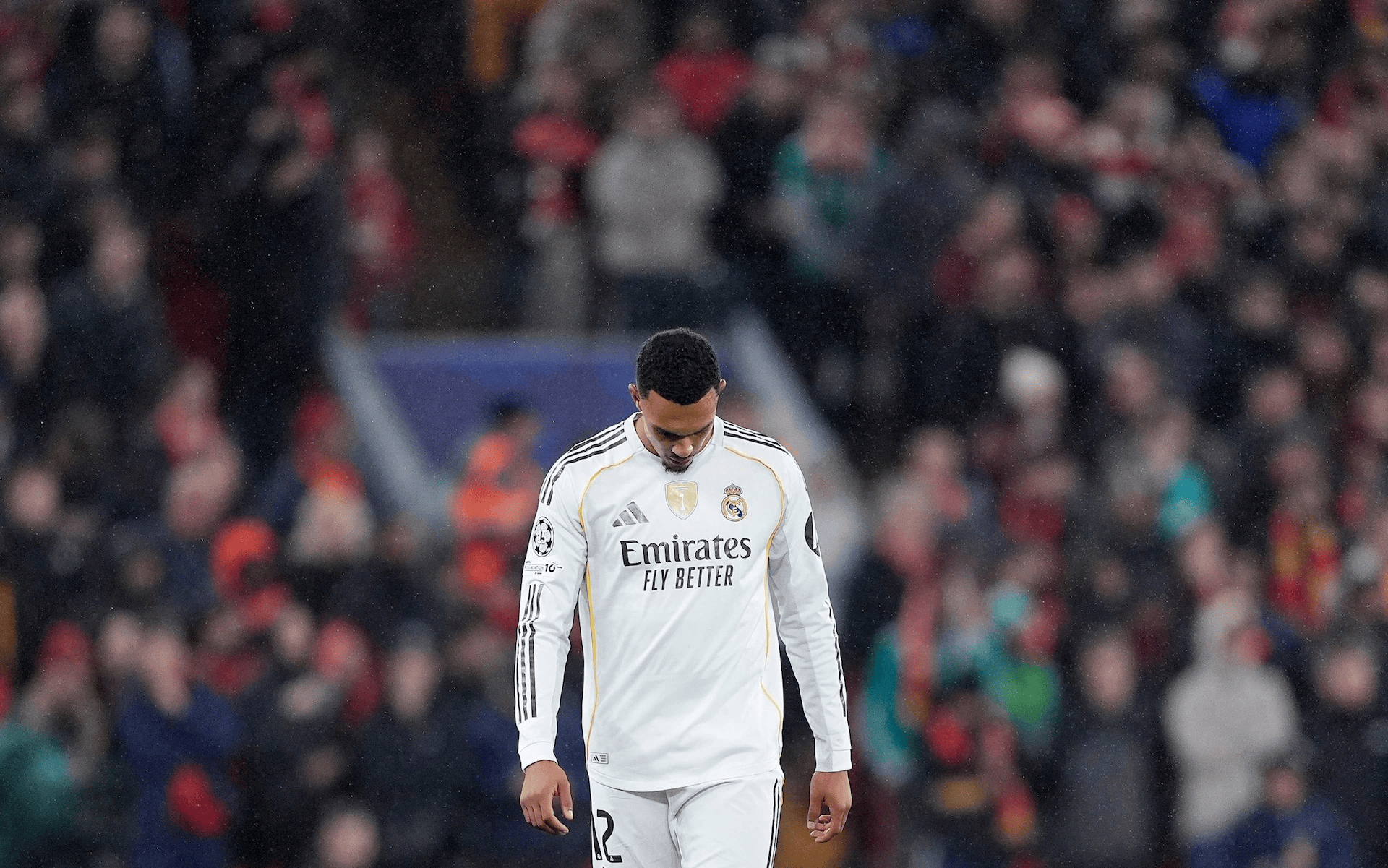 六台: 部分皇马球员认为阿隆索没保护阿诺德, 让他承受压力