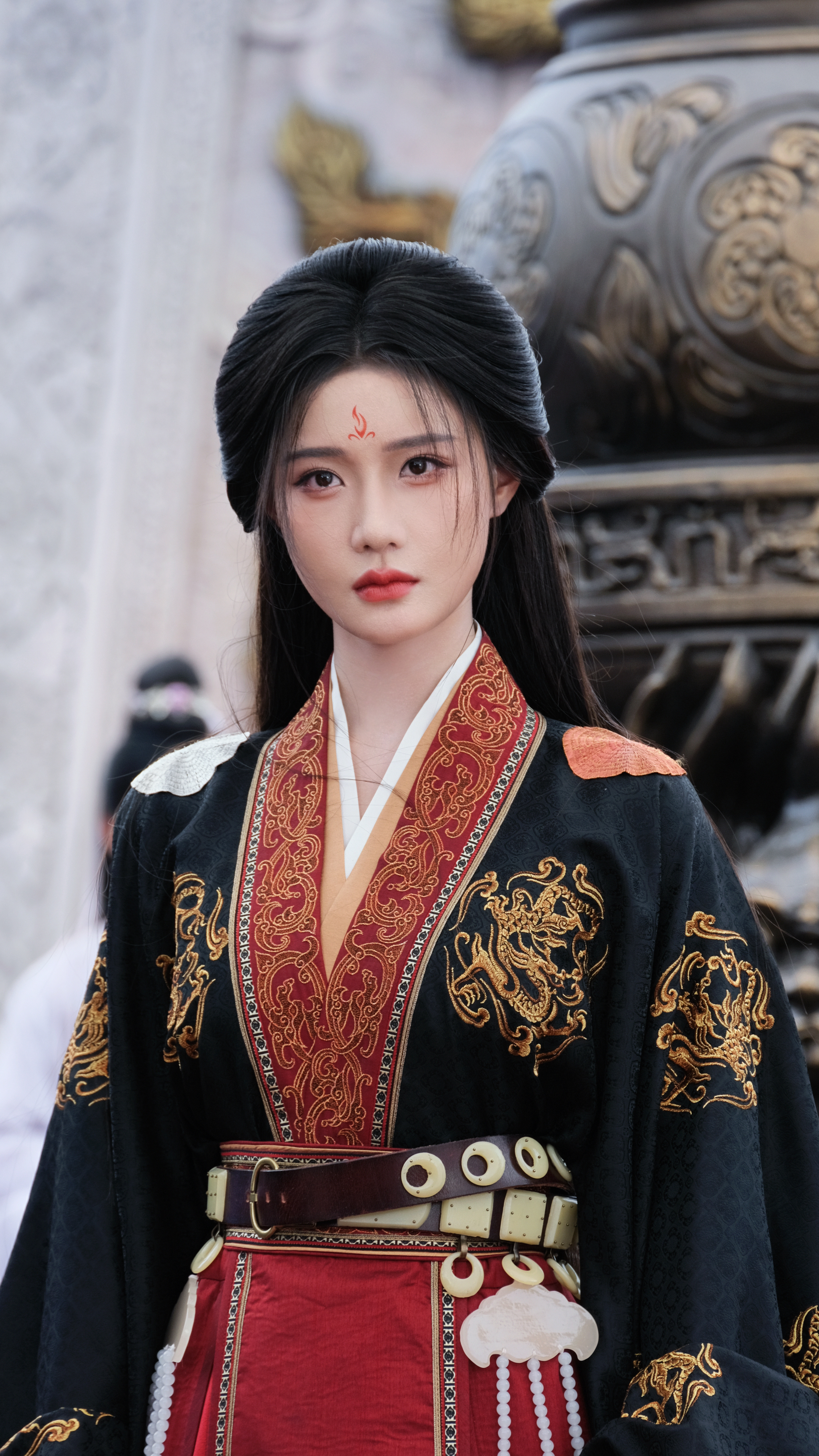 陈顾方的这套女帝装做得蛮好看的～～～陈意涵《凤凰台上》☽剧照-女帝-黑衣（红