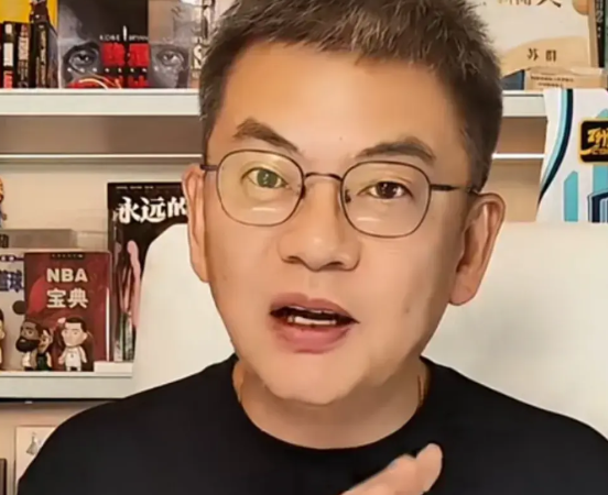 著名篮球评论员苏群评论，中国男篮战胜韩国男篮，主要是切断韩国男篮三分，防守积极。