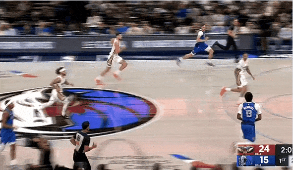 谁说状元郎要水？马绍尔送出空接助攻，弗拉格高高跃起隔扣马特科维奇。就这一球，就代