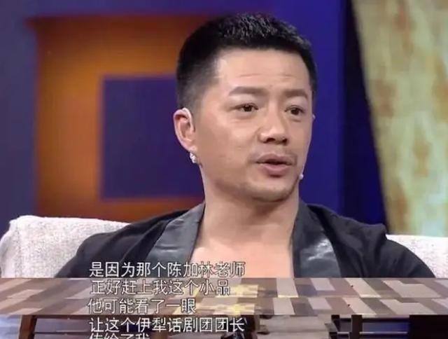 1992年，19岁的段奕宏孤身去北京考试。在火车上时，人贩子盯上他，趁他下车前抓