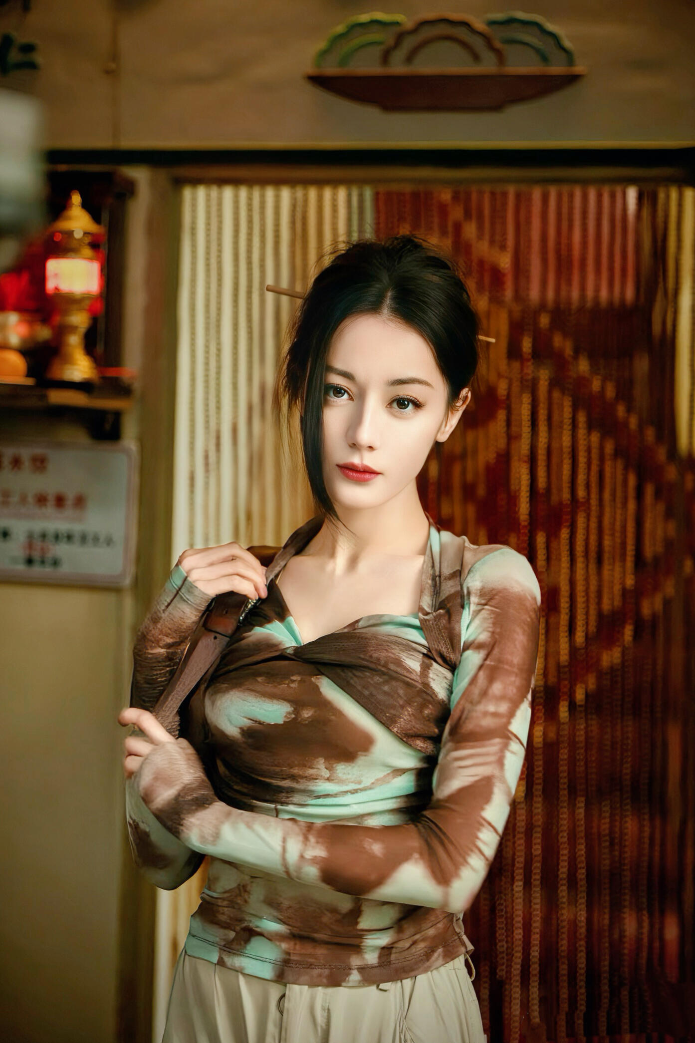 李雪琴要不人家是迪丽热巴呢俺们雪琴天天说一些大实话，要不人家是迪丽热巴呢，美貌