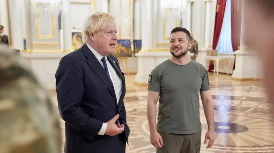 据英国《每日邮报》报道，英国前首相鲍里斯·约翰逊批评了美国提出的和平计划，称该计