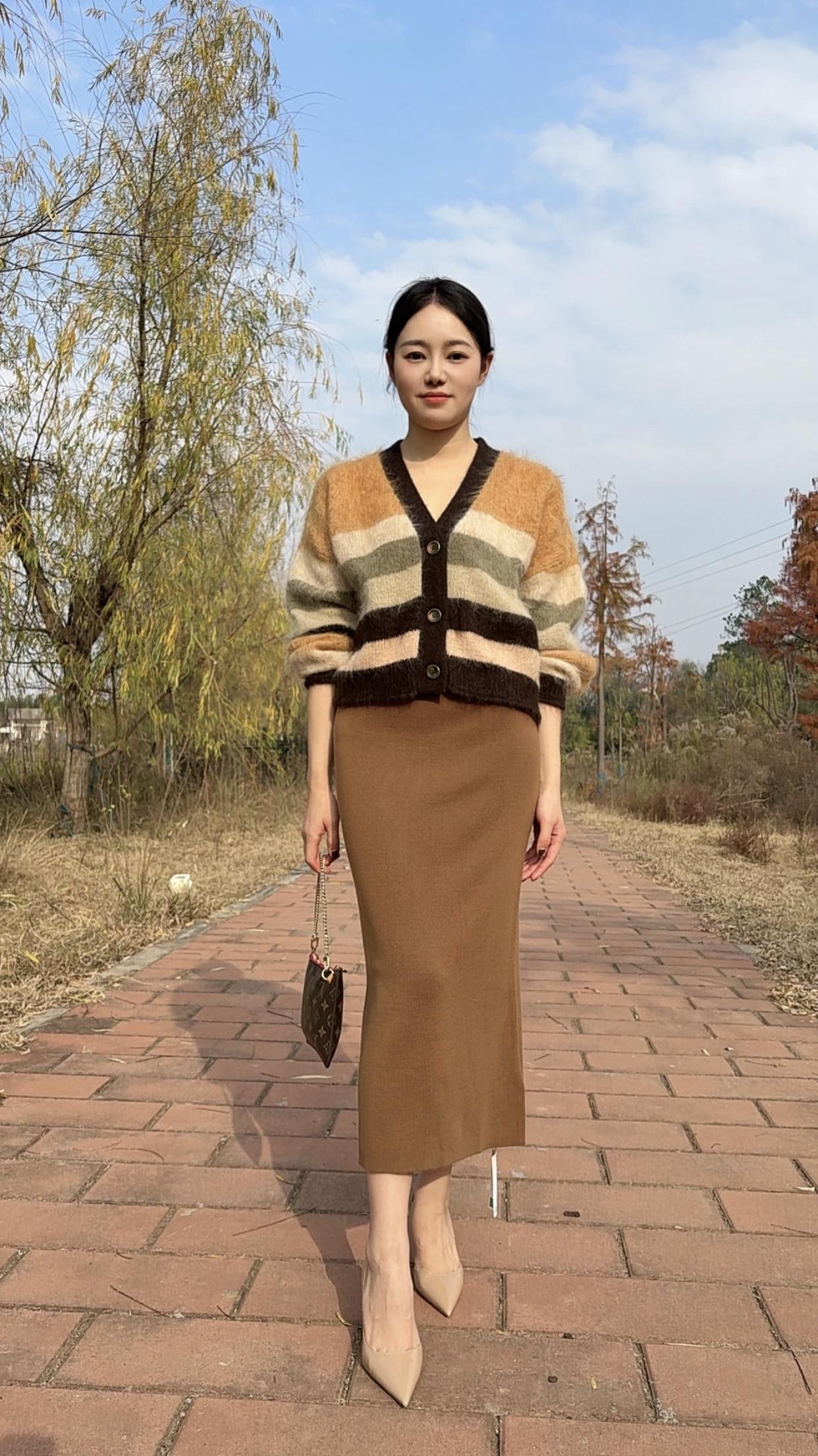 做精致女人高跟必备不是吗?高跟鞋能提升气质，让人看起来更优雅。