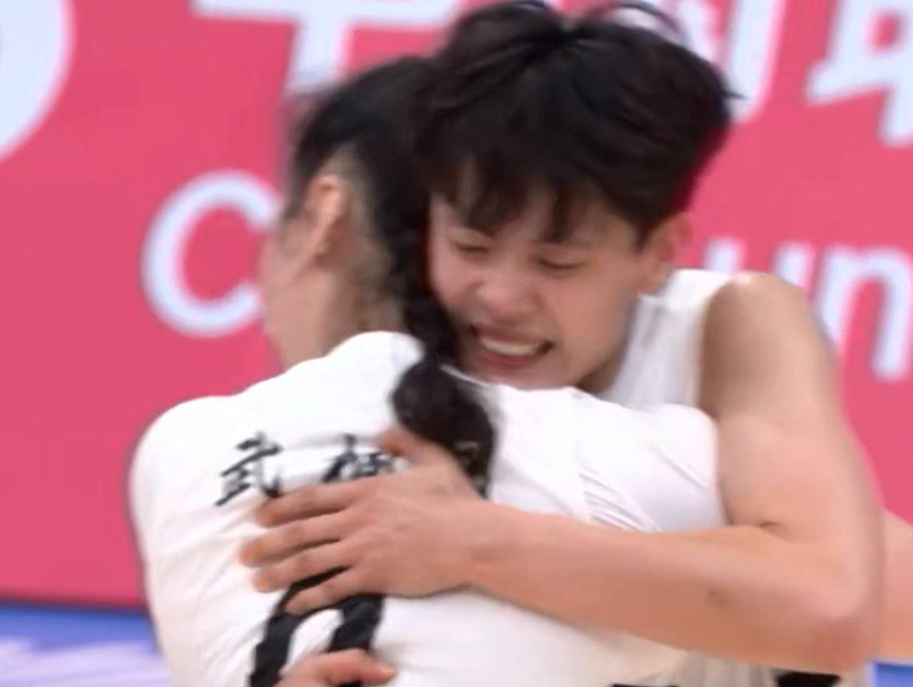 广东女篮，冠军！杨舒予末节连得10分，成为赢球关键先生！全运会女篮决赛，在广东