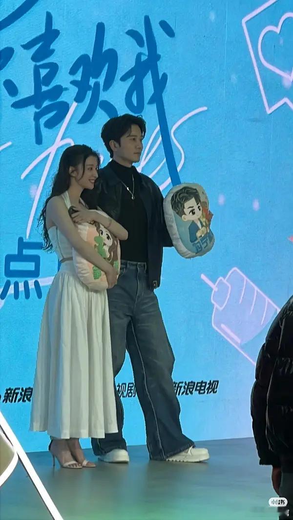 王楚然已成男演员身高鉴定器好标准的一个参照物