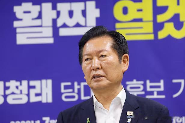 彻底撕破脸！郑清来强硬辟谣，起诉邪教关联谣言7月23日，韩国共同民主党党内选