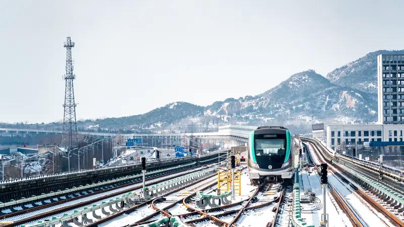 青岛地铁三期建设影响巨大。目前2号线二期、5号线、9号线一期、15号线一期“四箭