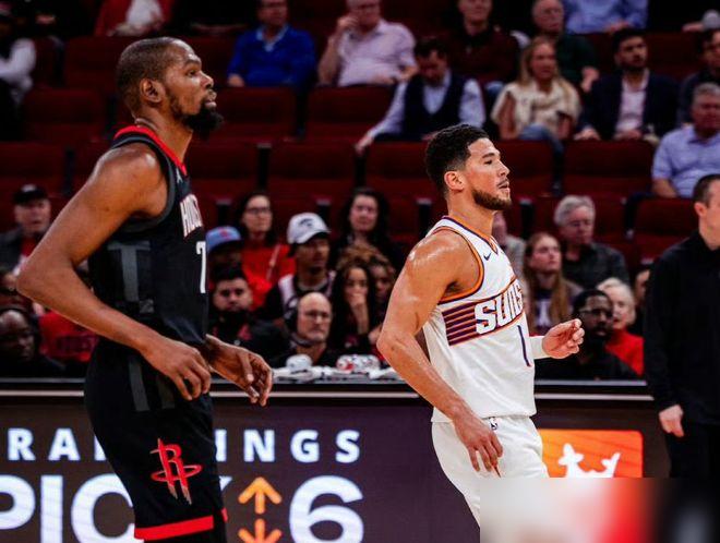 别信什么“和平分手”，杜兰特是被太阳一脚踹出门的。2025年2月，太阳老板伊