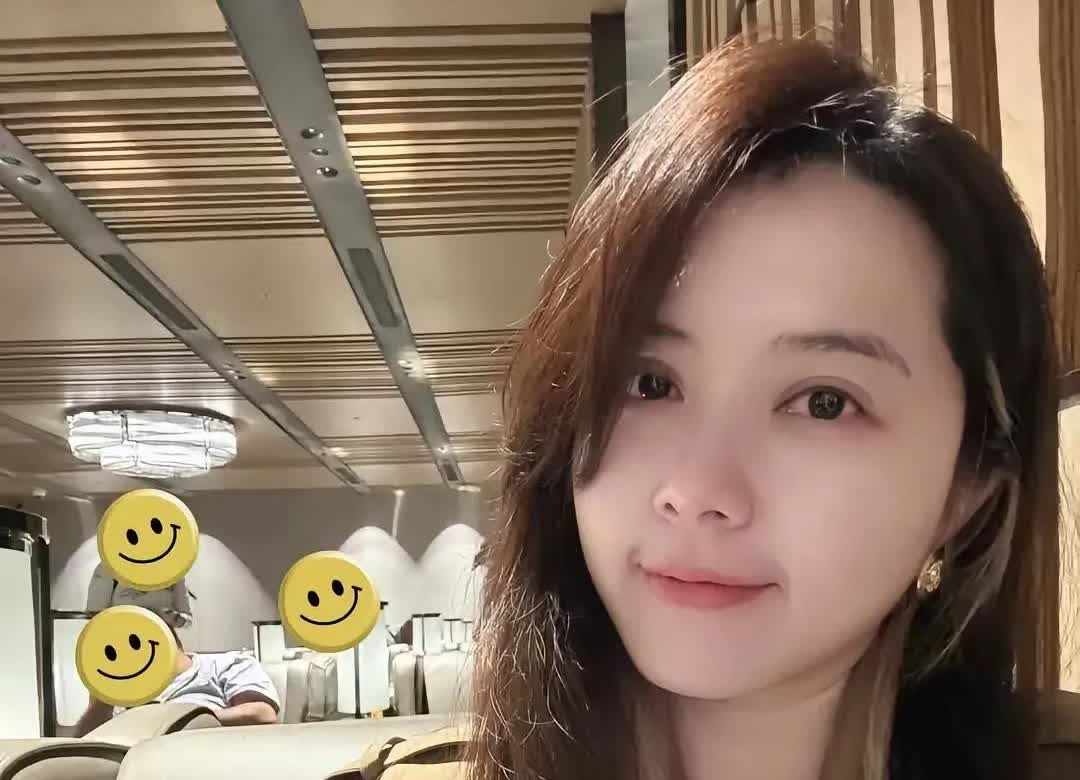 台湾的TVBS我记得属于蓝营的电视台没想到现在也变成一个不知所谓的电视台。