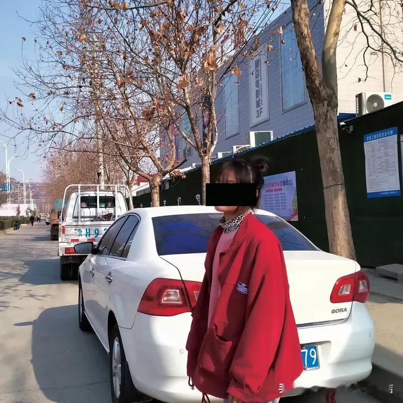 郑州这起发小杀全家的事，真让人脊背发凉！20多年的铁哥们崔某，就为了三万多的金首