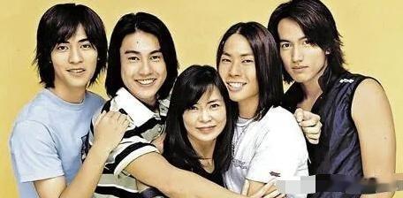 我现在知道了有着偶像教母柴智屏为什么为过气艺人朱孝天说话了，那是因为F4刚出道的