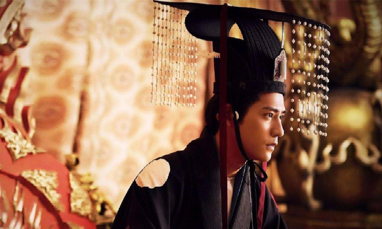 公元265年，晋王司马昭突然重病，大臣们前去探望却只见司马昭口不能言，一个劲地拿