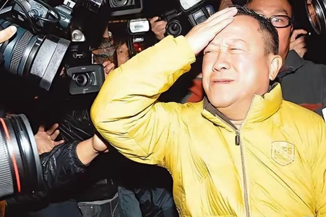 2001年，曾志伟刚从酒吧出来，就被几名壮汉狠揍了一顿。送医后，他被缝了29针，