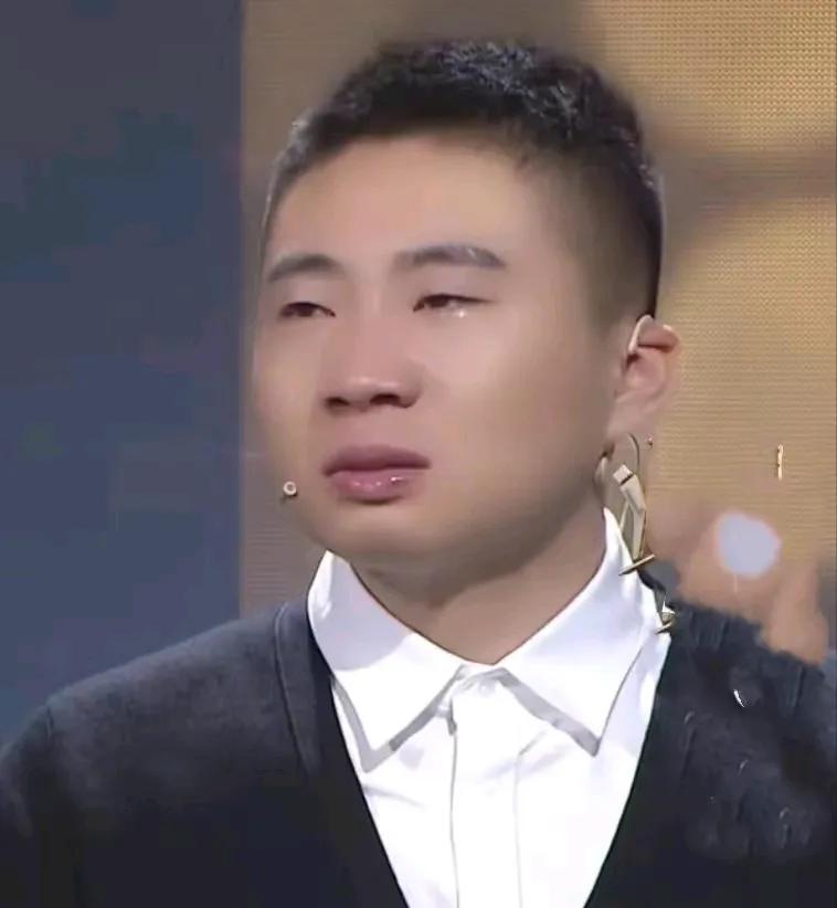 江苏高二男孩，爸爸去世、妈妈改嫁、奶奶病逝，男孩竟自暴自弃，荒废学业。谁知，他去