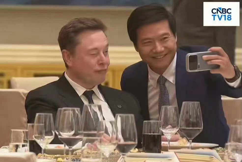 雷布斯和马斯克合影了，没去找米粉黄仁勋合影吗？国宴雷军马斯克合影