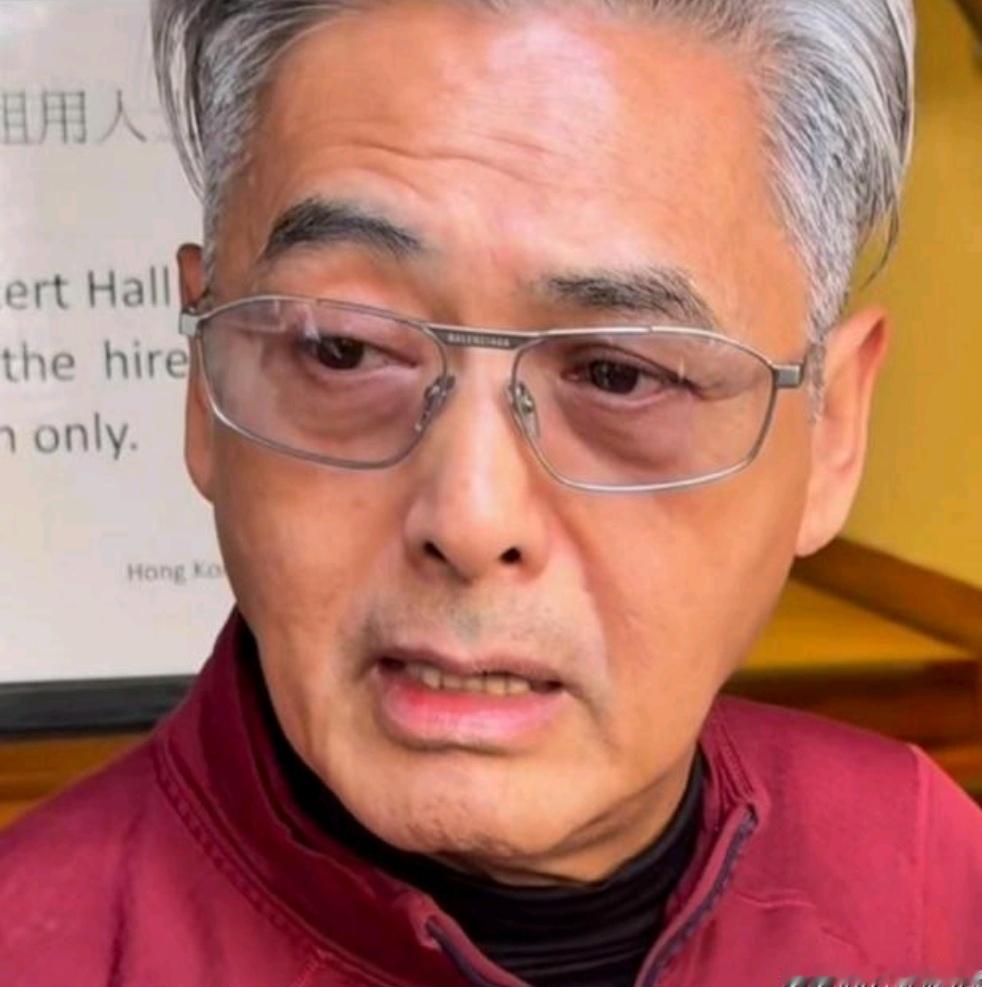 同样是70岁的老人，周润发和吕良伟从面貌上看，简直是两辈人的差距！吕良伟看上去就像40几岁，发哥却已