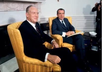 得知蒋介石要处决其心腹爱将，周总理连忙说情，蒋介石作何反应？这位让蒋介石动