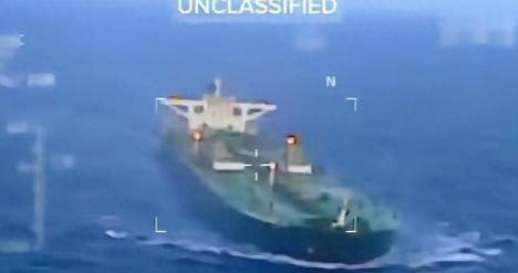 现在有很多人问，为什么我们的船要挂巴拿马的国旗，难道是我们的国旗挂不出来吗？其实