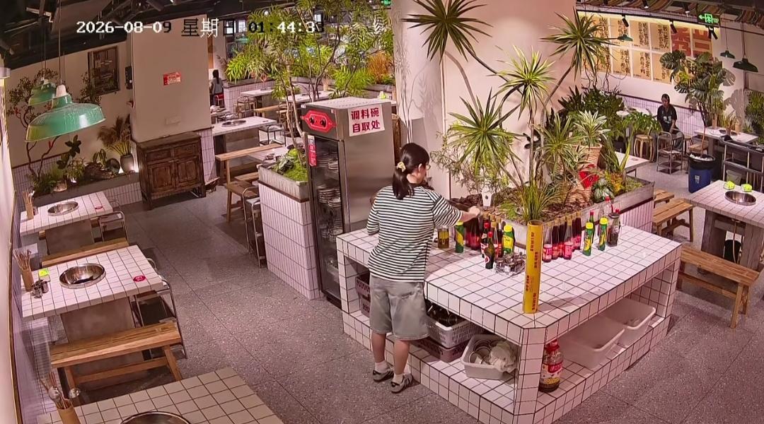 重庆，一火锅店老板娘发视频吐槽:做餐饮十余年了，不讲理的客人见多了，但这位还是刷