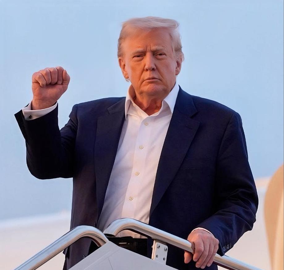 美国很慌，中国抛售美债。 这话最近在财经圈传得挺热闹，不是什么小道消息，是有