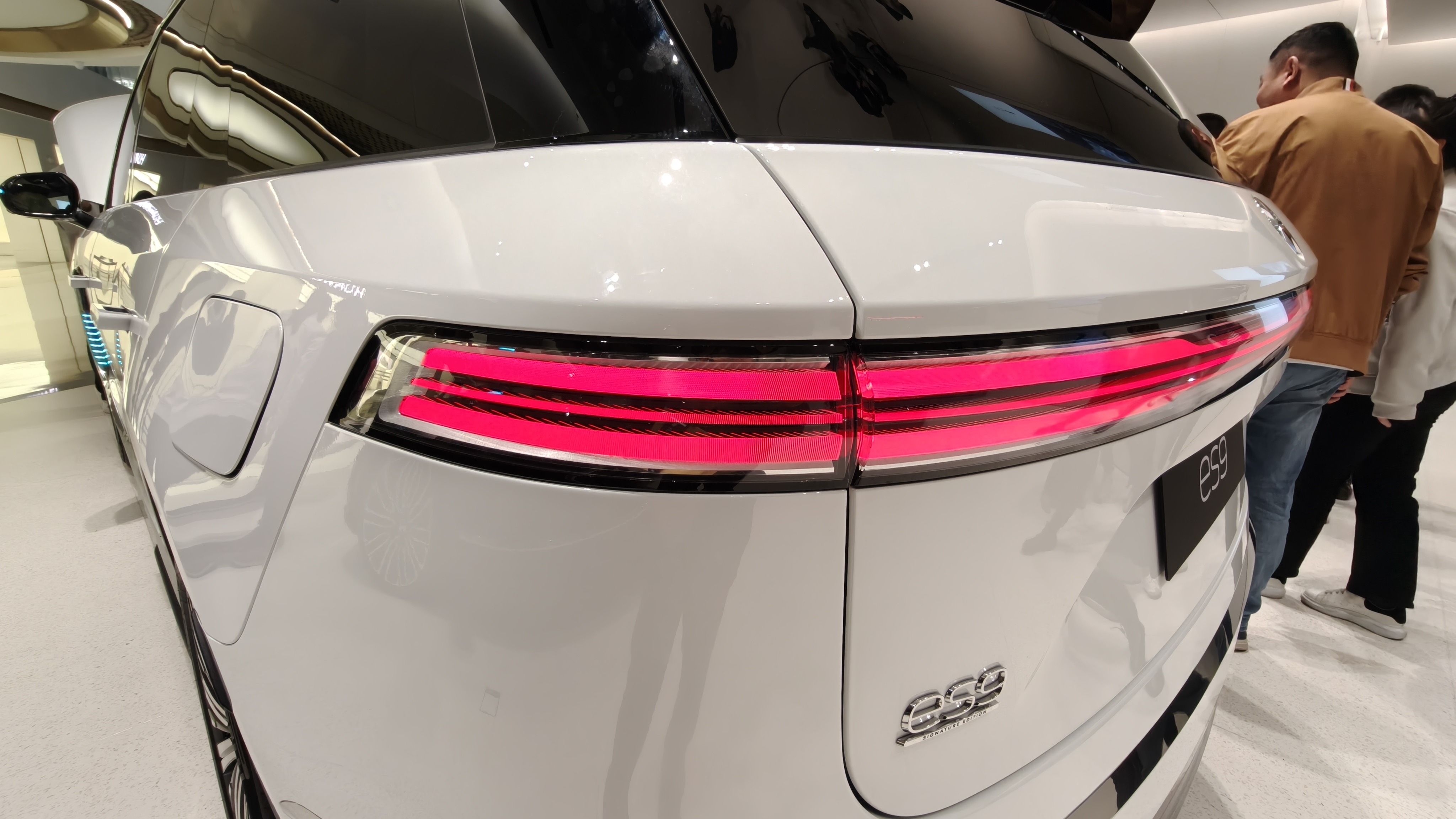 蔚来吹响冲锋号：ES9领衔，我的“换车清单”也要更新了