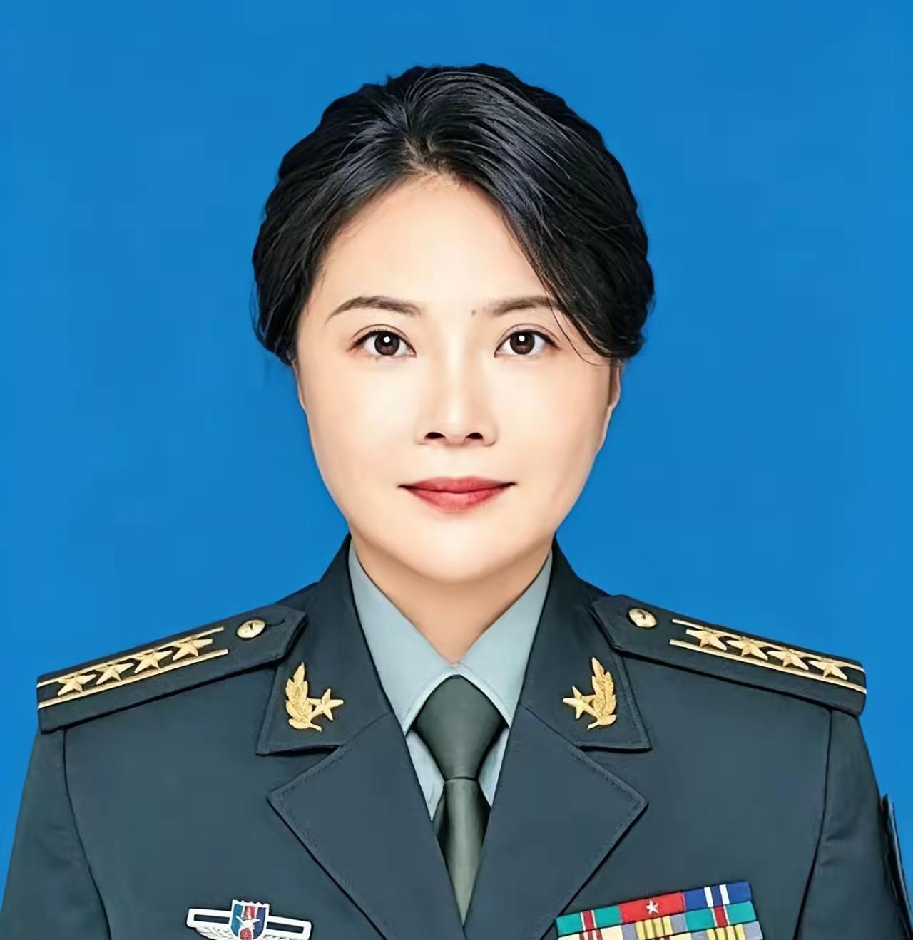 高雪莲，女，汉族，1976年10月出生，1996年7月入伍，1997年11月入党